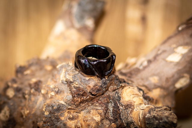 Ring: Nachtsplitter – Handgefertigter Holzring 22mm