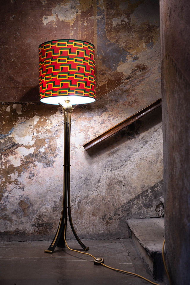 A Original vintage floor lamp design 1950 Berlin black metal brass Clarence House wallpaper lampshade home decoration house decor piantana