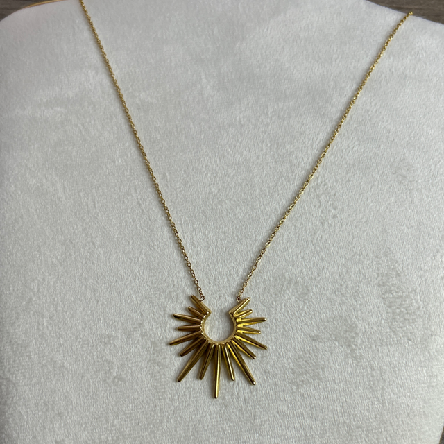 Collier levant