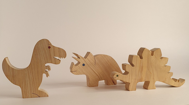 Lot de 3 dinosaures décoratifs en bois de hêtre
