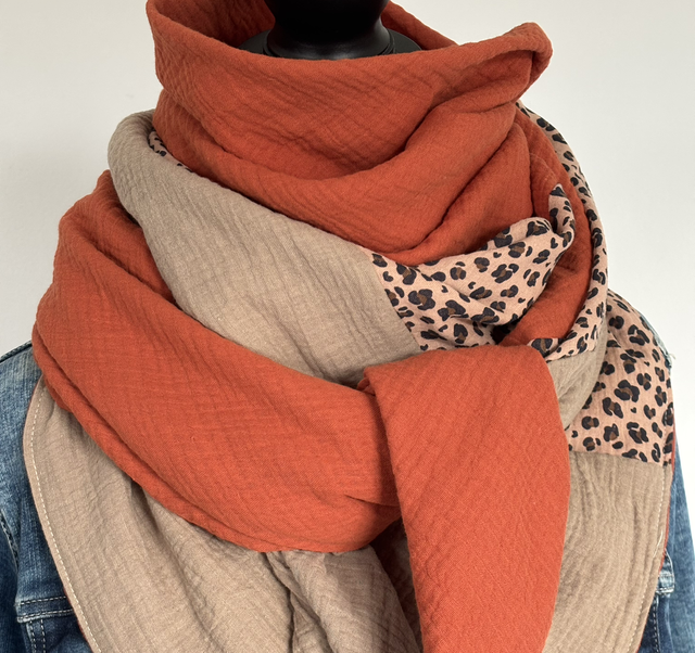 Foulard triangle — Terracotta, beige &amp; léopard noisette