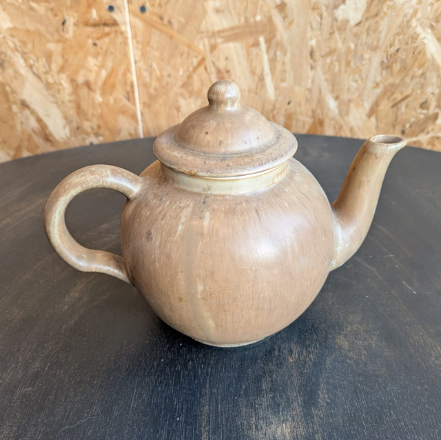 4. Théière en grès