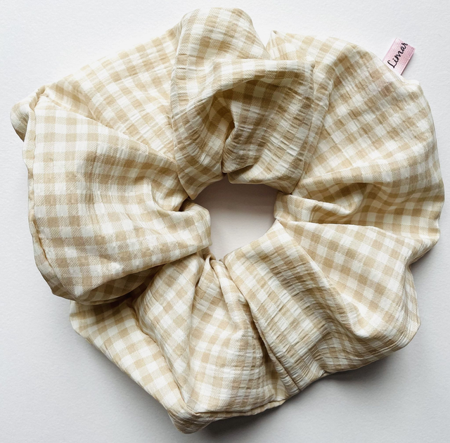 Beige Karierter Scrunchie