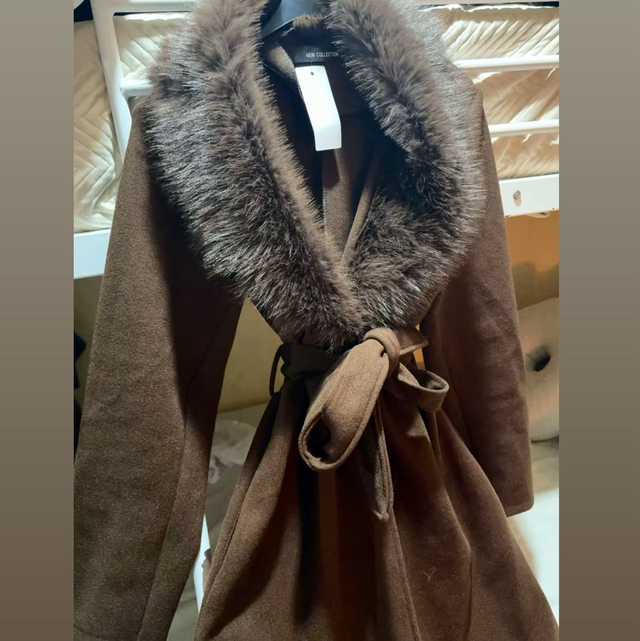 ABRIGO DE PAÑO CON PELO CHOCOLATE 