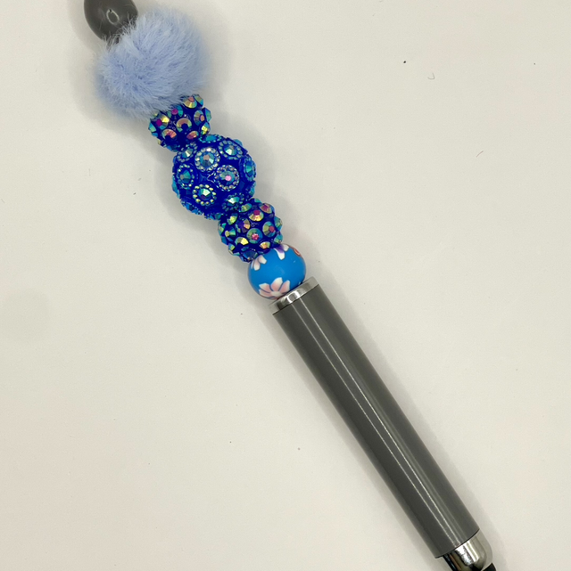 S63 - Stylo à perles ton bleu strass et pompon