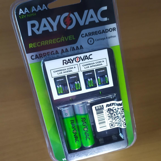 893 - Carregador de Pilhas AA/AAA RAYOVAC 