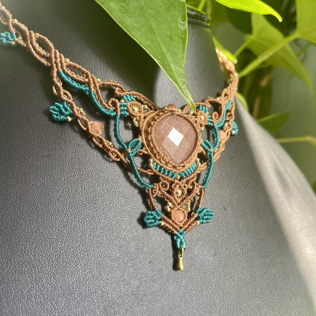 Coeur d'Anorëa , talisman de lune et de sève