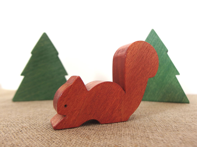 Ecureuil teinte Merisier foncé