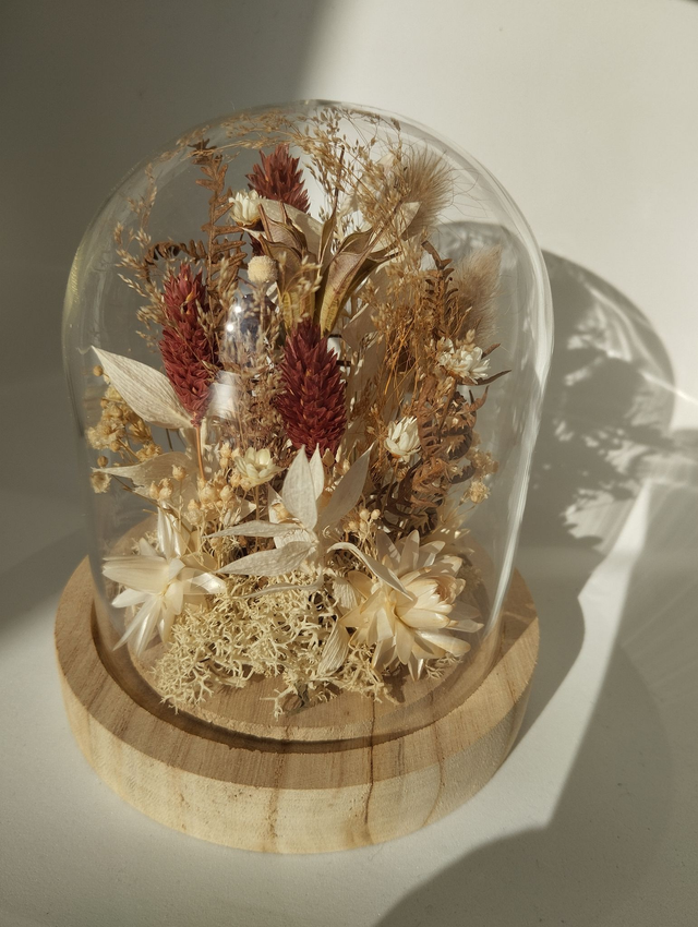 Cloche de fleurs séchées
