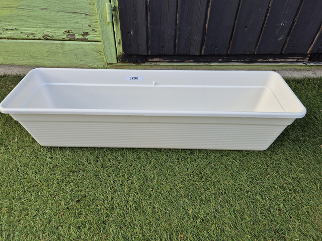 Jardinière blanche 58cm sur 16cm 