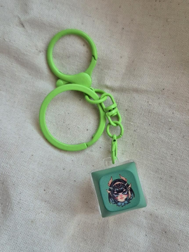 Nefer klávesová klíčenka