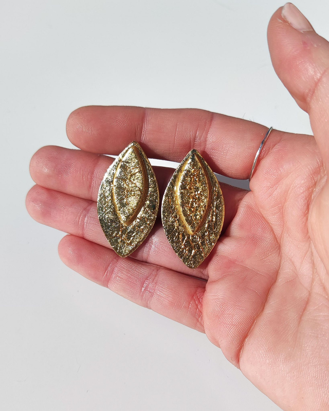 Candela dorado brillante