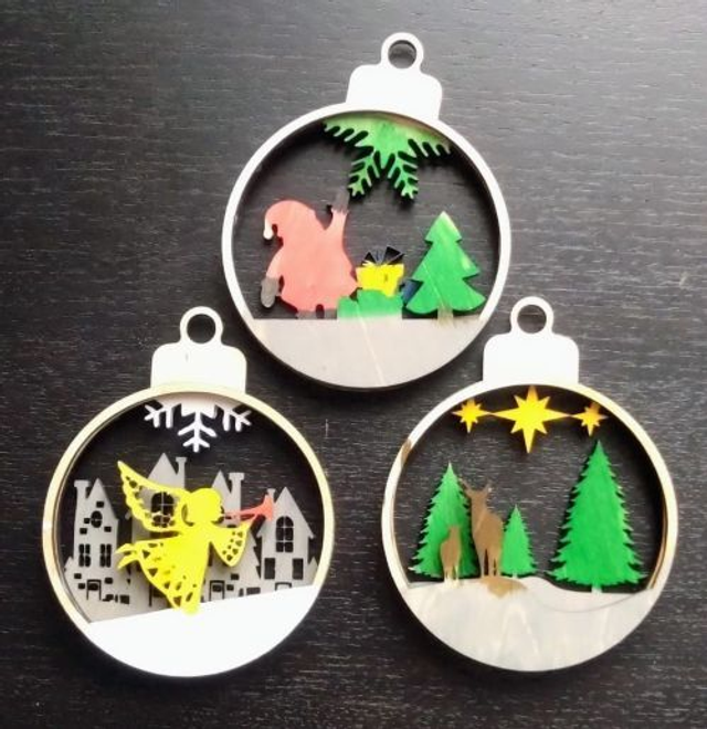 Baumschmuck dreifach farbig