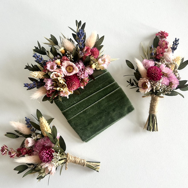 Bespoke - Buttonholes, corsages, pocket squares, wristlet