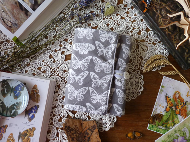 Protège livre papillons blancs 