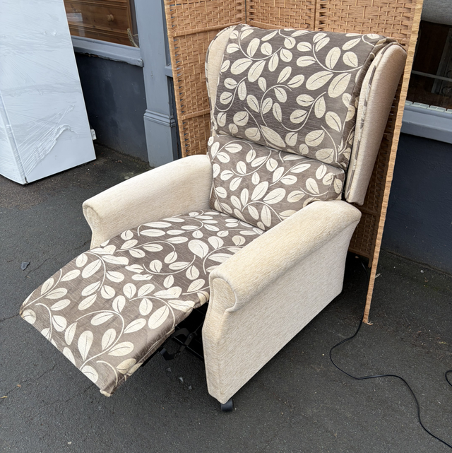 Top Quality Rise And Recline Armchair