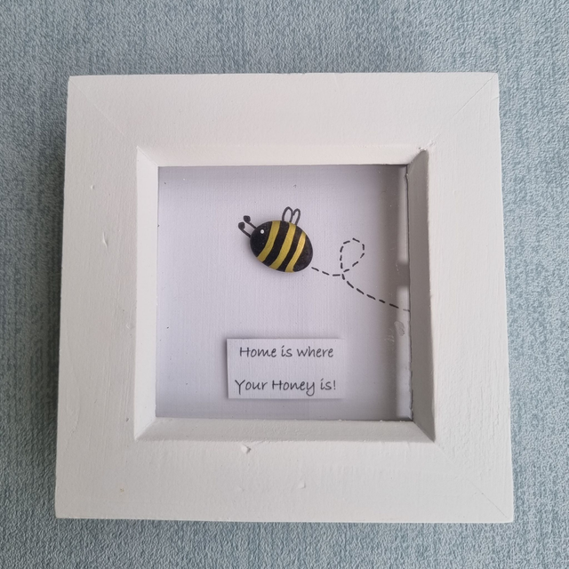 Irish, Hand Crafted Pebble Art Bee Picture 
