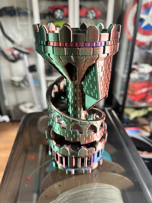 Castle Dicetower 3 kleurig mechanisch