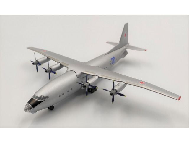 Antonov An-10 Soviet Air Force blaue 20