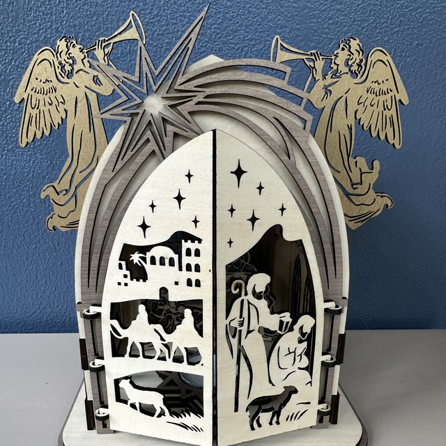 Crèche en bois – Forme cathédrale