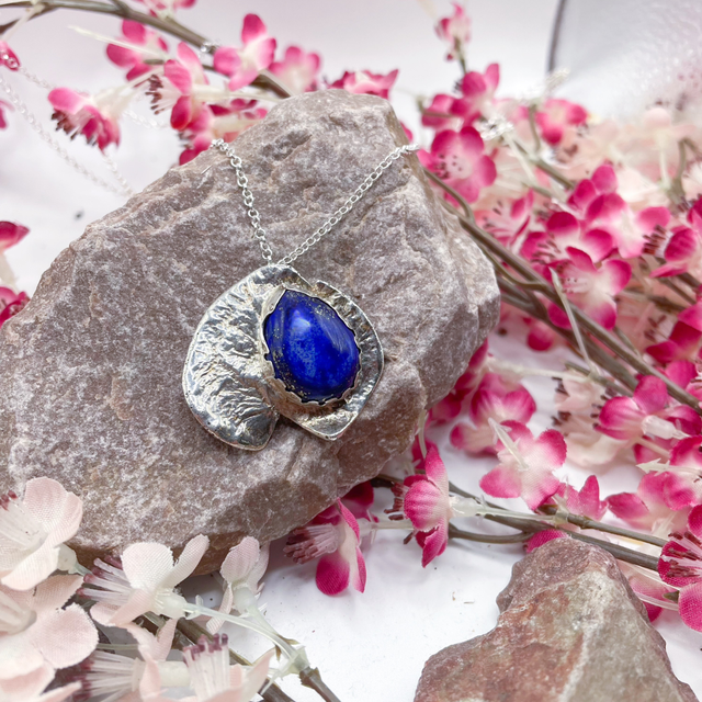 Pendentif argent nénuphar et lapis lazuli 