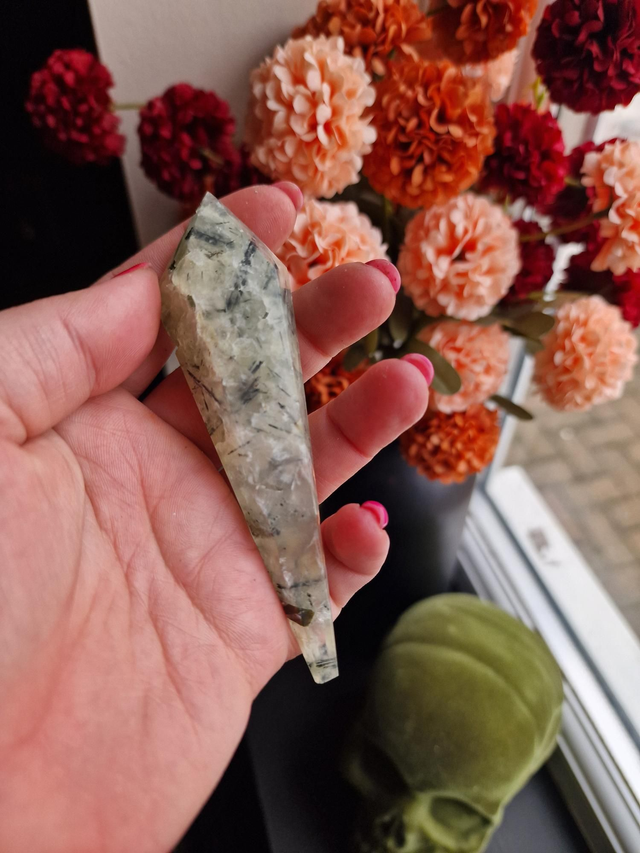 Prehnite in epidot wand