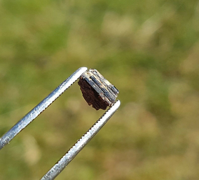 Painite brute de Birmanie 0,75 ct mineral rare minéraux bijou burma mogok gems