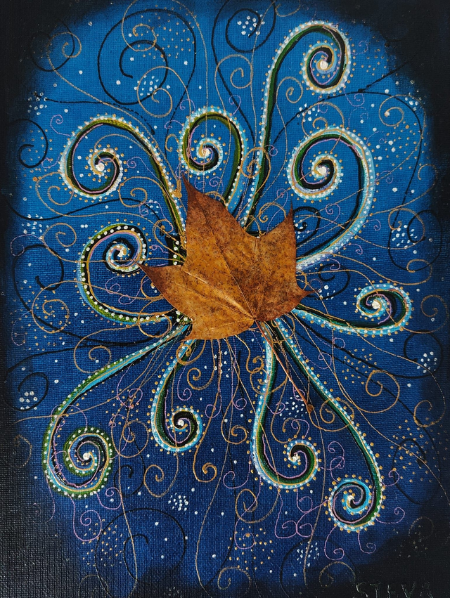 Feuille d'automne aux volutes