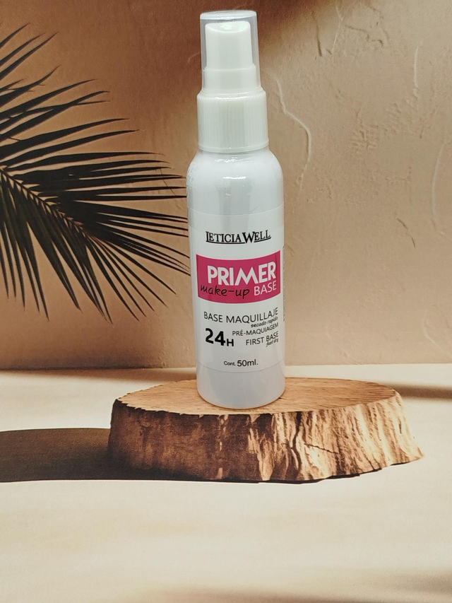 Base maquillage Primer make-up spray base lissante.