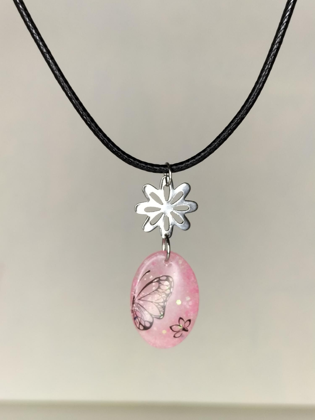 Pendentif ovale rose paillettes 