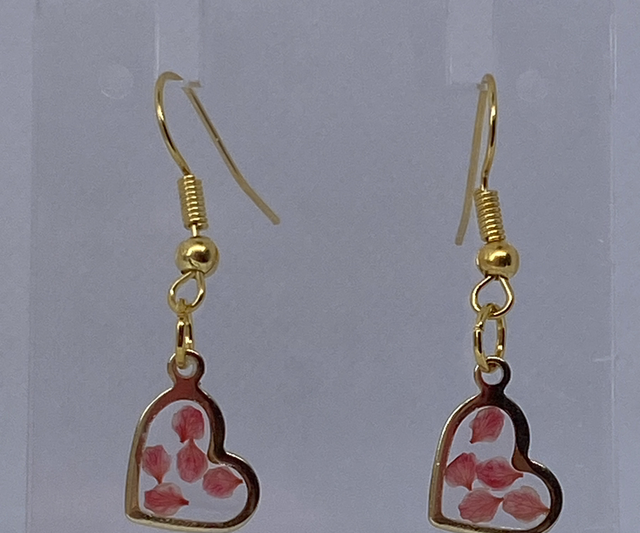 Gold earrings with real flowers 