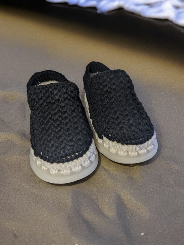 Baskets noir et blanche pour enfant pointure 28