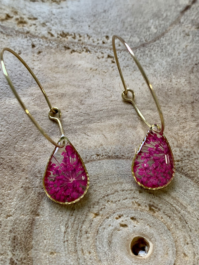 Roses : boucles d'oreilles créoles (dorées)