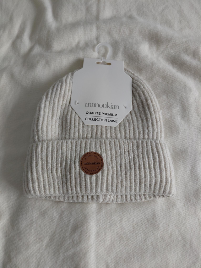 Bonnet Manoukian couleur beige modèle sans ponpon 