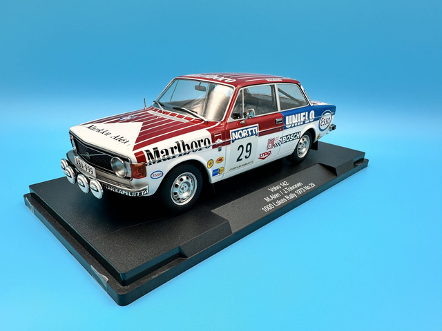 Volvo 142 M.Alen / J.Toivonen 1000 Lakes Rally 1973 No.29 - 1:18 Diecast Model