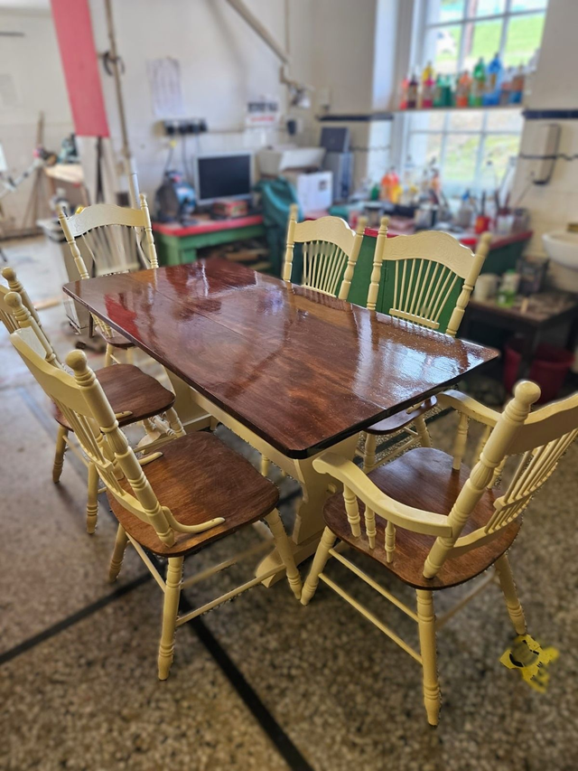 Solid mahogany country kitchen table + 6 chairs