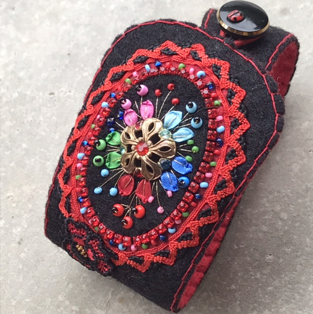 Manchette noir/rouge 