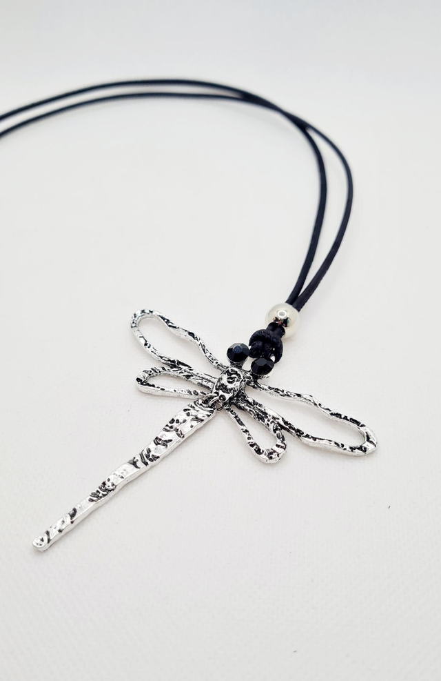 Sautoir "Fiona" cordon en liège extra-fin noir et gros pendentif libellule 
