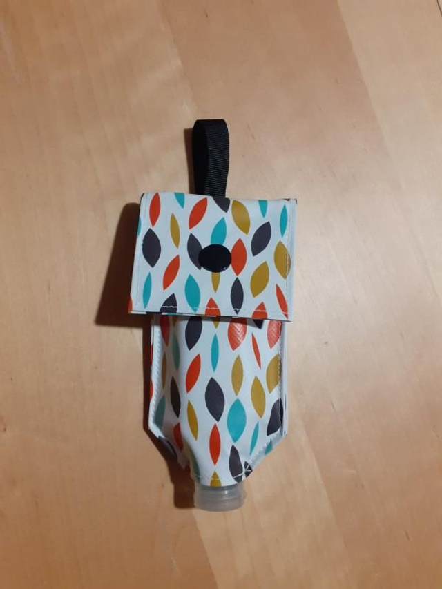 Pochette à gel hydroalcoolique en toile cirée 19