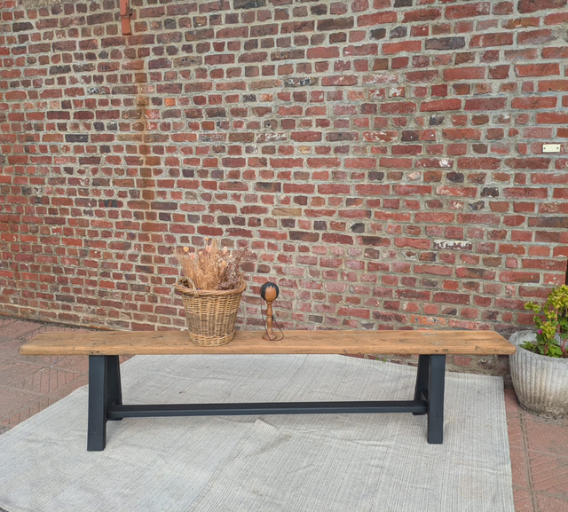 Banc en sapin pied peint noir