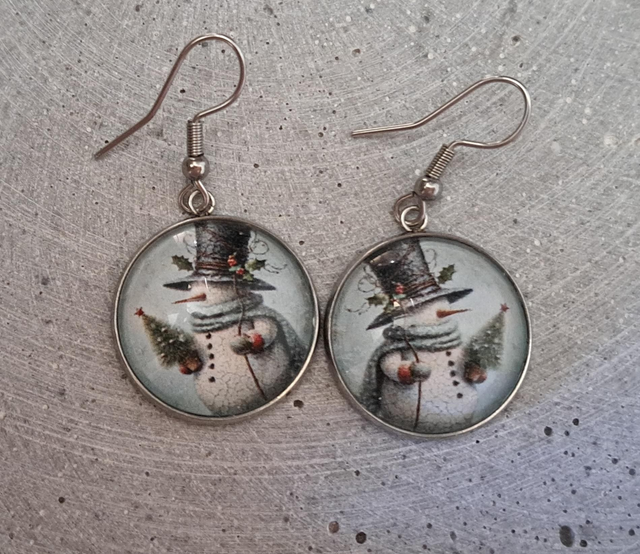 C - Lumiukko-korvakorut 