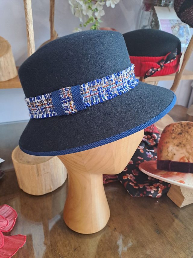 Bob en feutre de laine mérinos coloris marine