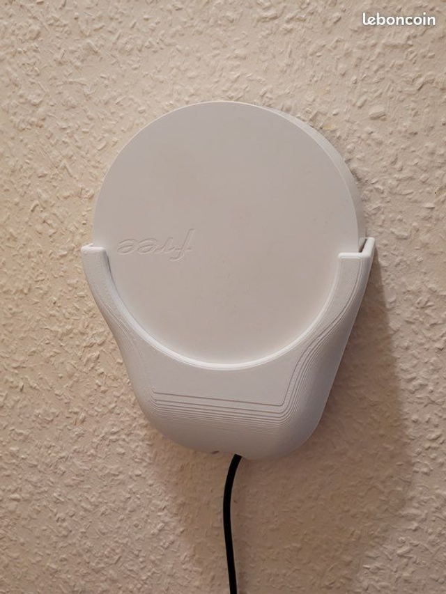 Support mural pour répéteur WiFi Free Pop – rangement câble intégré