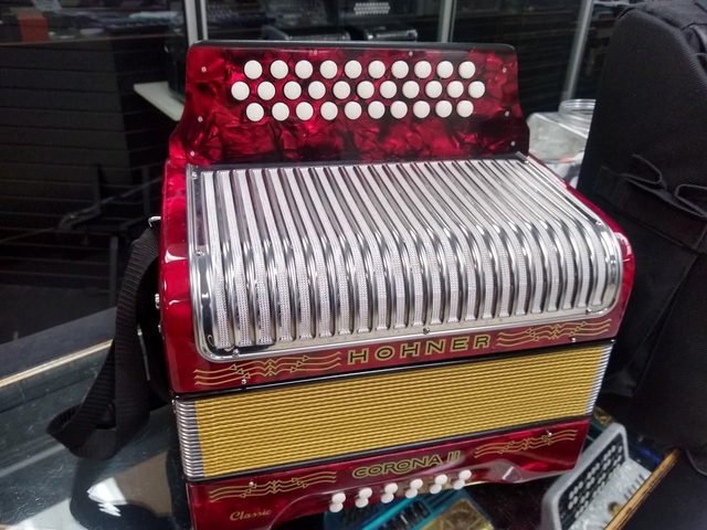 Acordeón clásico Hohner Corona
