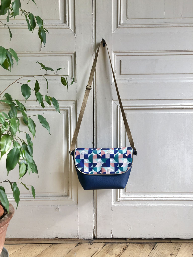 Sac Bandoulière - BAUHAUS bleu marine et intérieur vert turquoise foncé