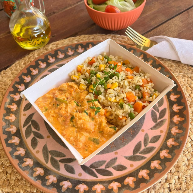 Strogonoff de frango + Arroz integral a grega