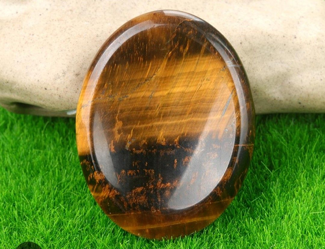 Daumenstein gross Tiger Eye