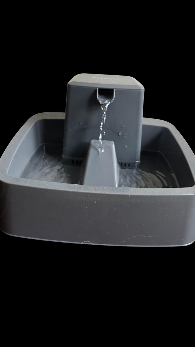 PetSafe Drinkwell Pet Fountain, Best for Medium Size Dogs Households, Easy-to-Clean Design, Filter Included, Grey, 3.7 L