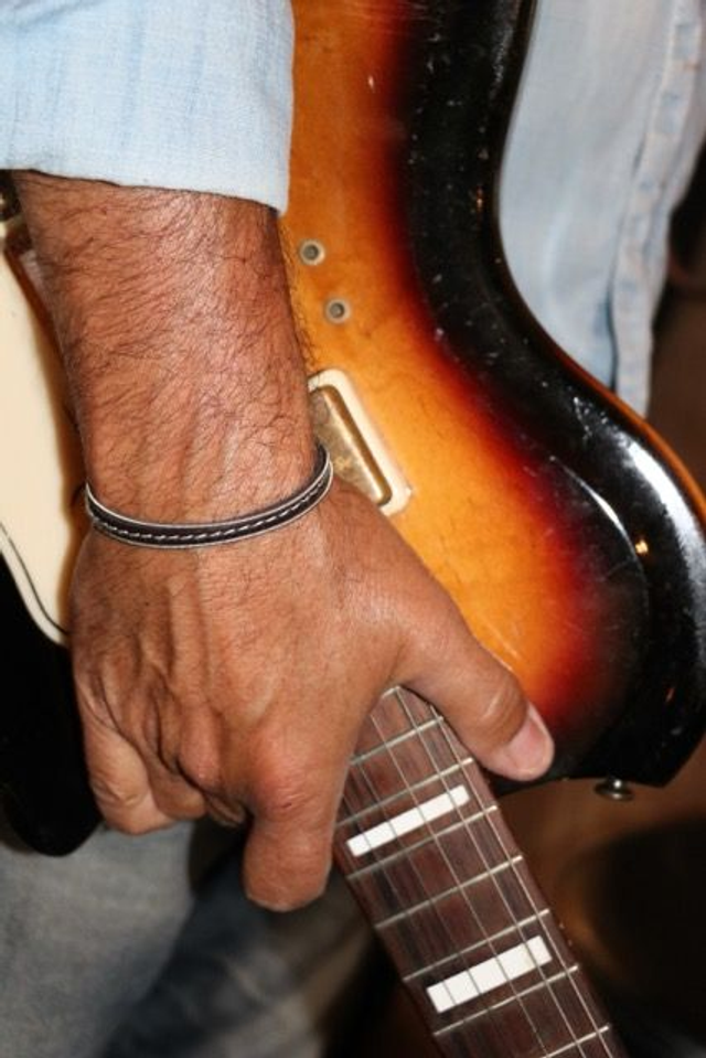 SLINKY by Yarol Poupaud - Bracelet corde de guitare surcyclée - 100 % LIVE