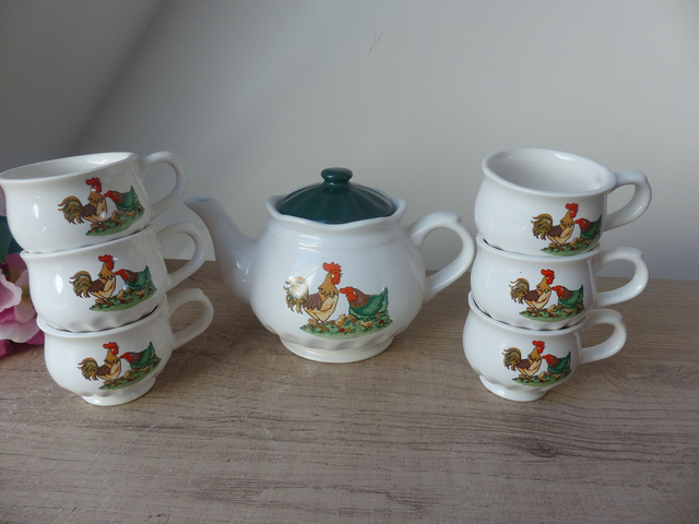 Service à café vintage en céramique - décor poules, poussins, coq - ambiance maison campagne - ensemble petit déjeuner - décoration cuisine